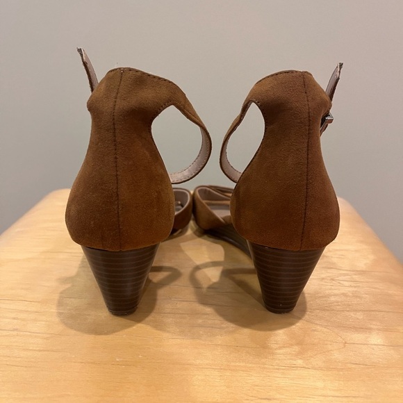 Charles by Charles David Light Brown Wedge Sandals - Picture 4 of 15